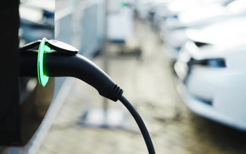 Ricarica Auto Elettrica a 6 kW di Notte: Sperimentazione ARERA 2026