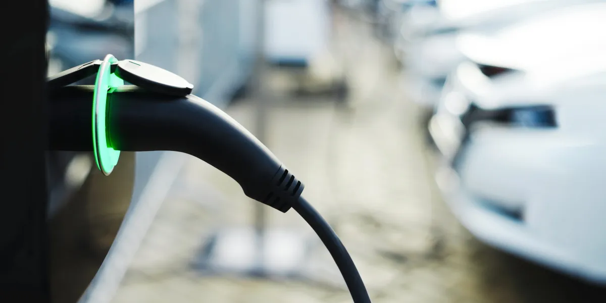 Ricarica Auto Elettrica a 6 kW di Notte: Sperimentazione ARERA 2026